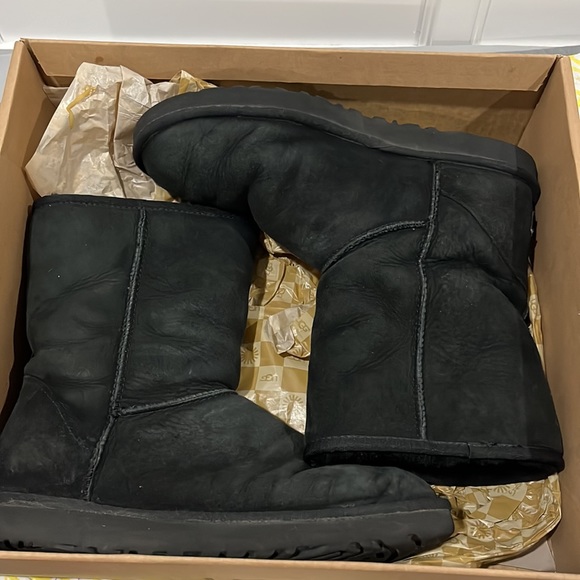 Uggs M classic short authentic with box size 10 where a couple of times - Picture 7 of 8